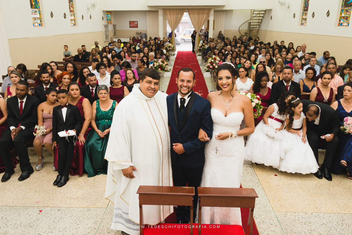 Casamento, Guararema, Fv Decoração e Assessoria, Dj Renam Mathias, Buffet Brion, Mogi das Cruzes, decoração de casamento, vestido de noiva, flores, maquiagem noiva, cabine de foto, carro da noiva, noivado mogi das cruzes, mansão das noivas, Gisele Grenza