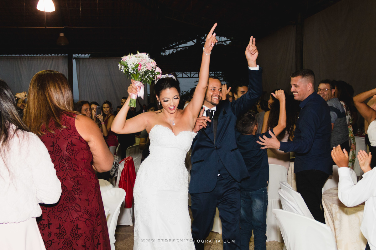 Casamento, Guararema, Fv Decoração e Assessoria, Dj Renam Mathias, Buffet Brion, Mogi das Cruzes, decoração de casamento, vestido de noiva, flores, maquiagem noiva, cabine de foto, carro da noiva, noivado mogi das cruzes, mansão das noivas, Gisele Grenza