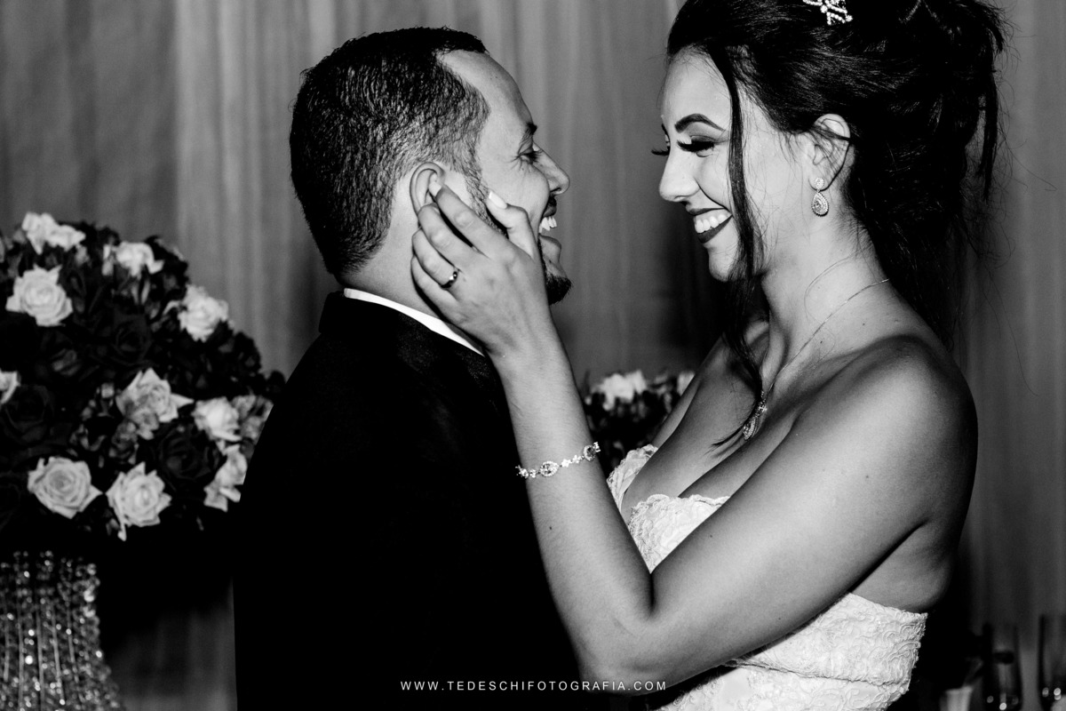 Casamento, Guararema, Fv Decoração e Assessoria, Dj Renam Mathias, Buffet Brion, Mogi das Cruzes, decoração de casamento, vestido de noiva, flores, maquiagem noiva, cabine de foto, carro da noiva, noivado mogi das cruzes, mansão das noivas, Gisele Grenza