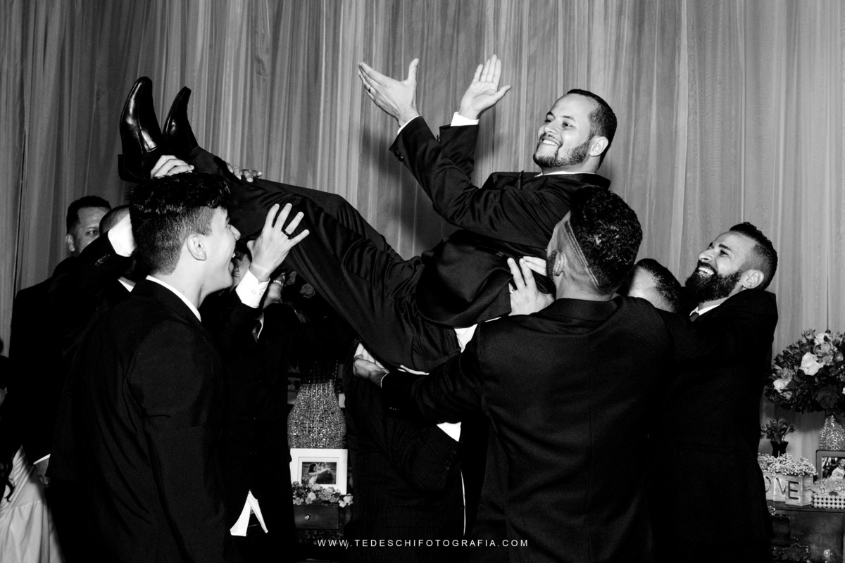 Casamento, Guararema, Fv Decoração e Assessoria, Dj Renam Mathias, Buffet Brion, Mogi das Cruzes, decoração de casamento, vestido de noiva, flores, maquiagem noiva, cabine de foto, carro da noiva, noivado mogi das cruzes, mansão das noivas, Gisele Grenza
