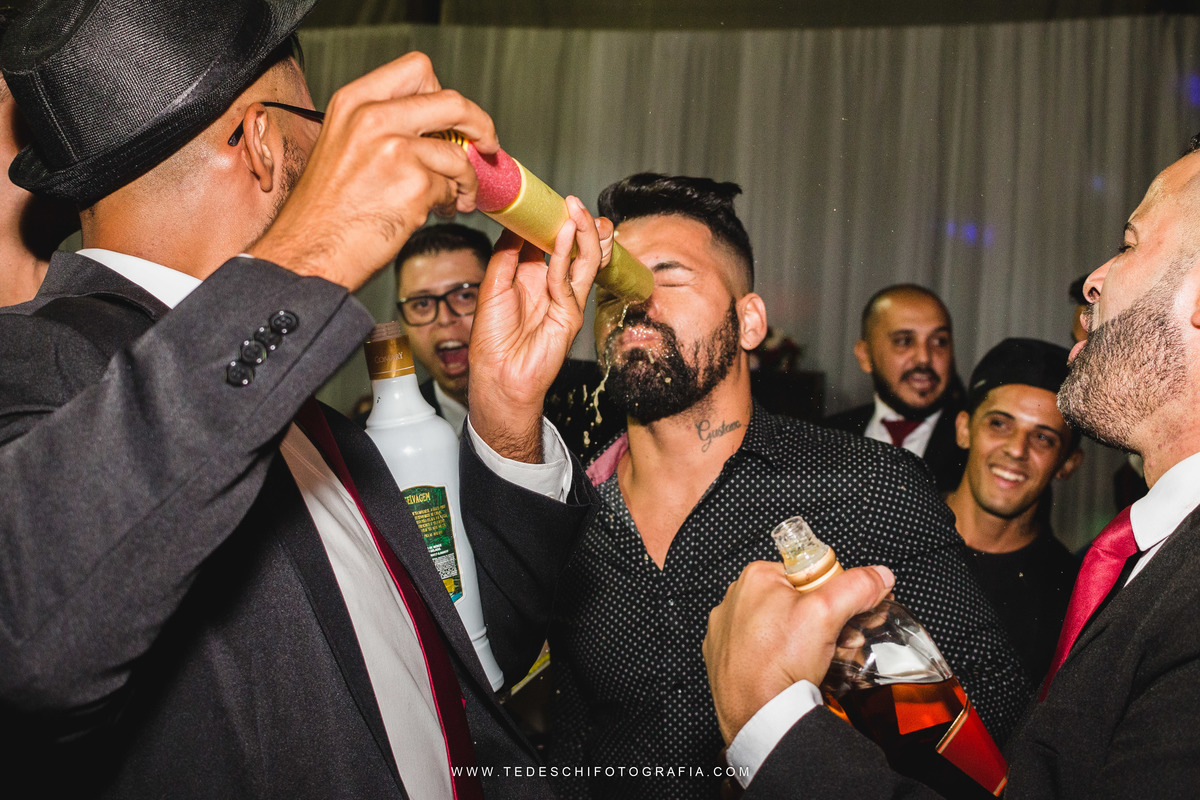 Casamento, Guararema, Fv Decoração e Assessoria, Dj Renam Mathias, Buffet Brion, Mogi das Cruzes, decoração de casamento, vestido de noiva, flores, maquiagem noiva, cabine de foto, carro da noiva, noivado mogi das cruzes, mansão das noivas, Gisele Grenza