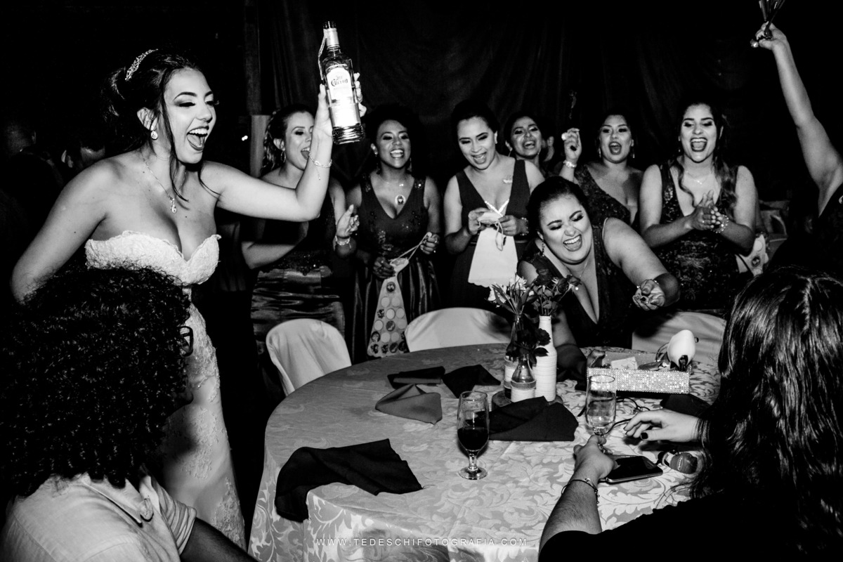 Casamento, Guararema, Fv Decoração e Assessoria, Dj Renam Mathias, Buffet Brion, Mogi das Cruzes, decoração de casamento, vestido de noiva, flores, maquiagem noiva, cabine de foto, carro da noiva, noivado mogi das cruzes, mansão das noivas, Gisele Grenza