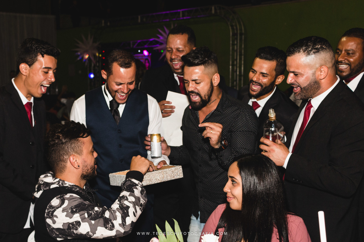 Casamento, Guararema, Fv Decoração e Assessoria, Dj Renam Mathias, Buffet Brion, Mogi das Cruzes, decoração de casamento, vestido de noiva, flores, maquiagem noiva, cabine de foto, carro da noiva, noivado mogi das cruzes, mansão das noivas, Gisele Grenza