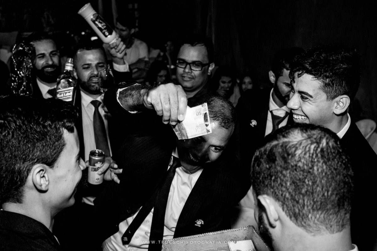 Casamento, Guararema, Fv Decoração e Assessoria, Dj Renam Mathias, Buffet Brion, Mogi das Cruzes, decoração de casamento, vestido de noiva, flores, maquiagem noiva, cabine de foto, carro da noiva, noivado mogi das cruzes, mansão das noivas, Gisele Grenza