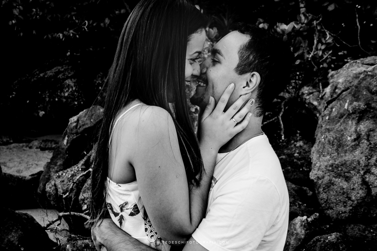 Ensaio na praia, guarujá, Tedeschi fotografia, fotografia em mogi das cruzes, nascer do sol, conexão entre casais, amor no primeiro olhar, casamento na praia, ensaio na praia, sol do guaruja, horario para fotos na praia, praia de manha