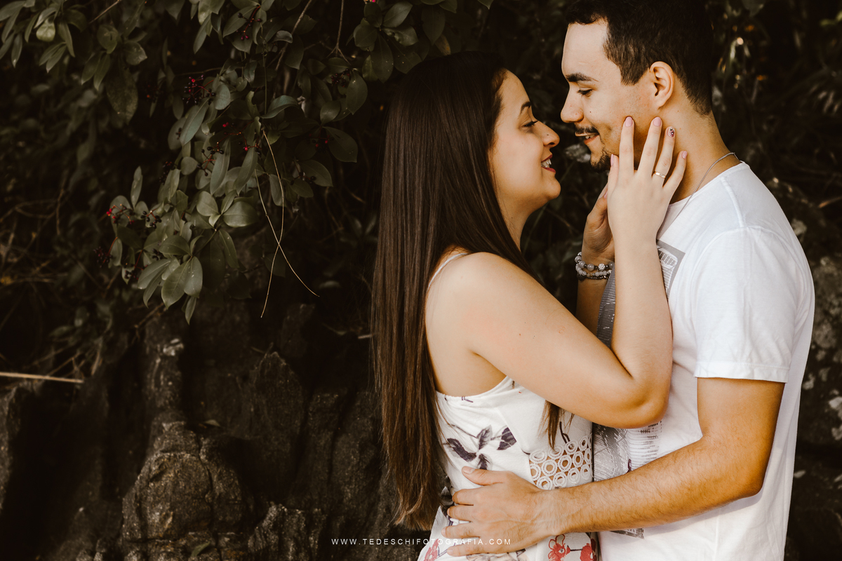 Ensaio na praia, guarujá, Tedeschi fotografia, fotografia em mogi das cruzes, nascer do sol, conexão entre casais, amor no primeiro olhar, casamento na praia, ensaio na praia, sol do guaruja, horario para fotos na praia, praia de manha