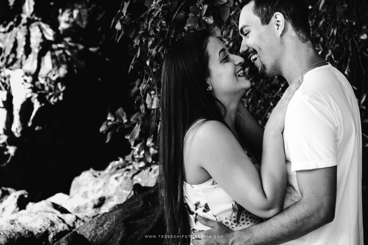 Ensaio na praia, guarujá, Tedeschi fotografia, fotografia em mogi das cruzes, nascer do sol, conexão entre casais, amor no primeiro olhar, casamento na praia, ensaio na praia, sol do guaruja, horario para fotos na praia, praia de manha