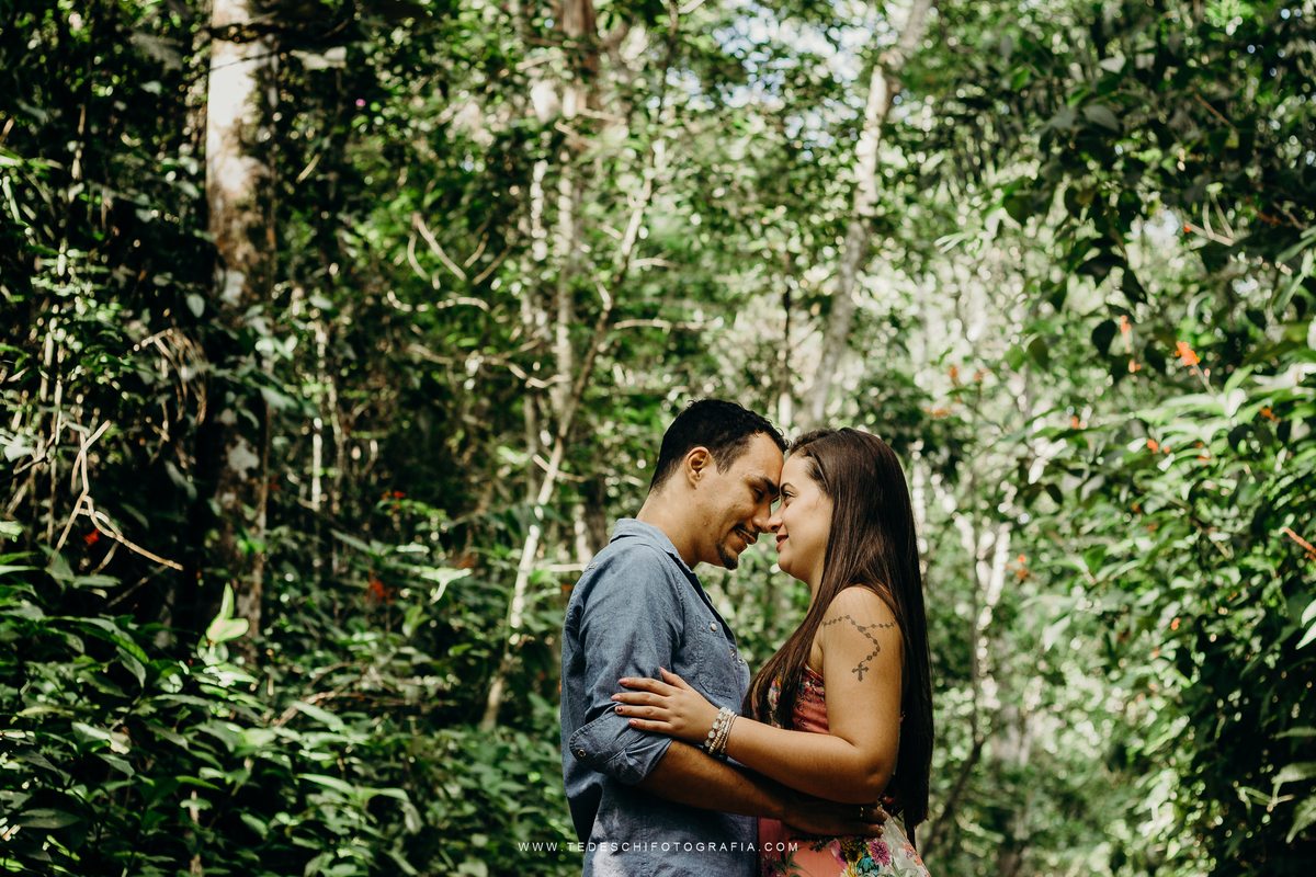 Ensaio na praia, guarujá, Tedeschi fotografia, fotografia em mogi das cruzes, nascer do sol, conexão entre casais, amor no primeiro olhar, casamento na praia, ensaio na praia, sol do guaruja, horario para fotos na praia, praia de manha