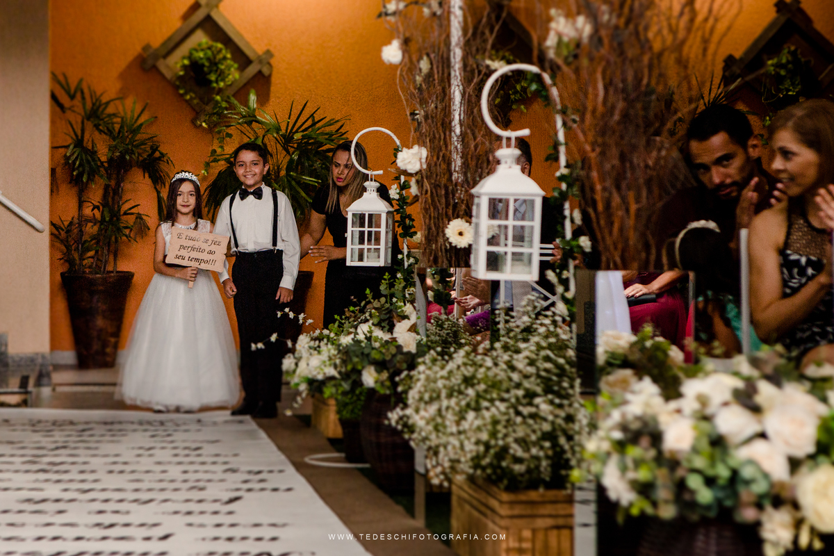 Vestido de noiva, decoração de casamento, making of de casamento, fotografia de casamento, casamento em mogi das cruzes, padrinhos e madrinhas, daminha, igrejas para casamento, emoção no casamento, penteado para noivas, look para casamento