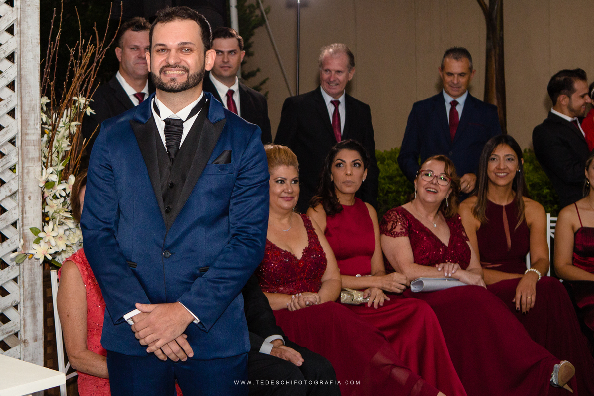 Vestido de noiva, decoração de casamento, making of de casamento, fotografia de casamento, casamento em mogi das cruzes, padrinhos e madrinhas, daminha, igrejas para casamento, emoção no casamento, penteado para noivas, look para casamento