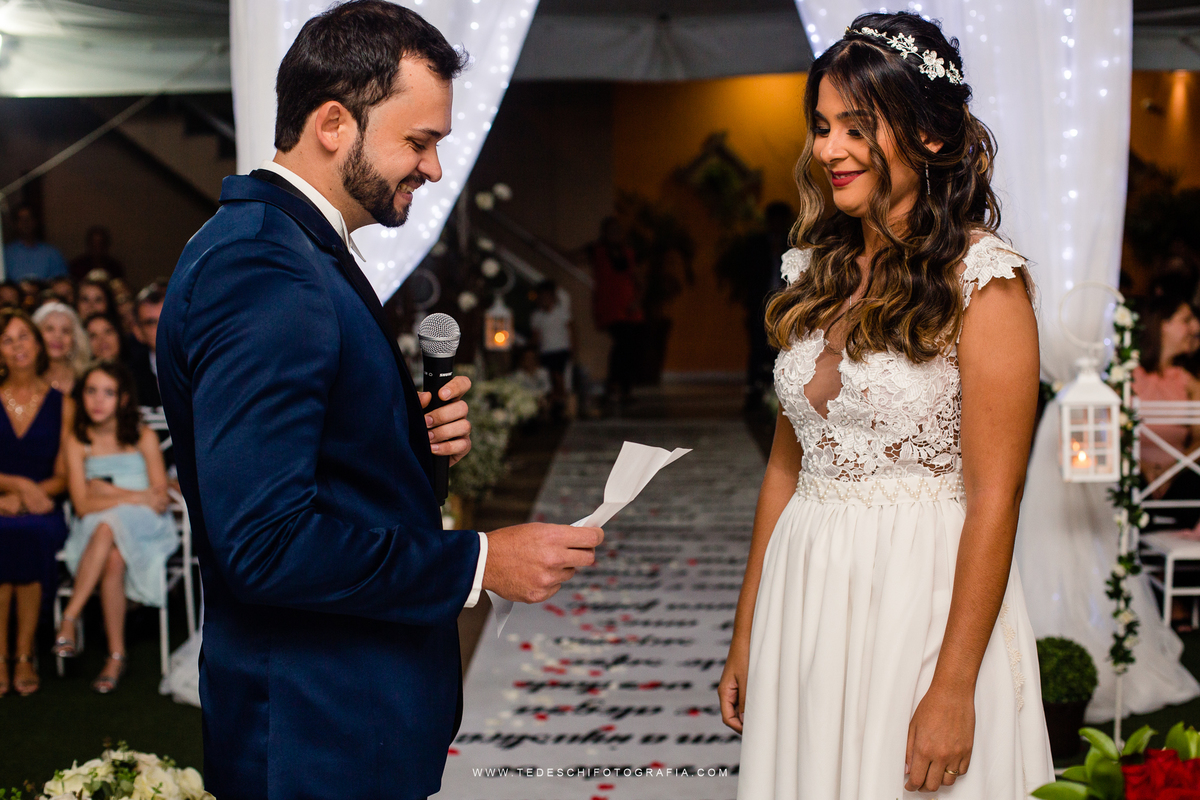 Vestido de noiva, decoração de casamento, making of de casamento, fotografia de casamento, casamento em mogi das cruzes, padrinhos e madrinhas, daminha, igrejas para casamento, emoção no casamento, penteado para noivas, look para casamento