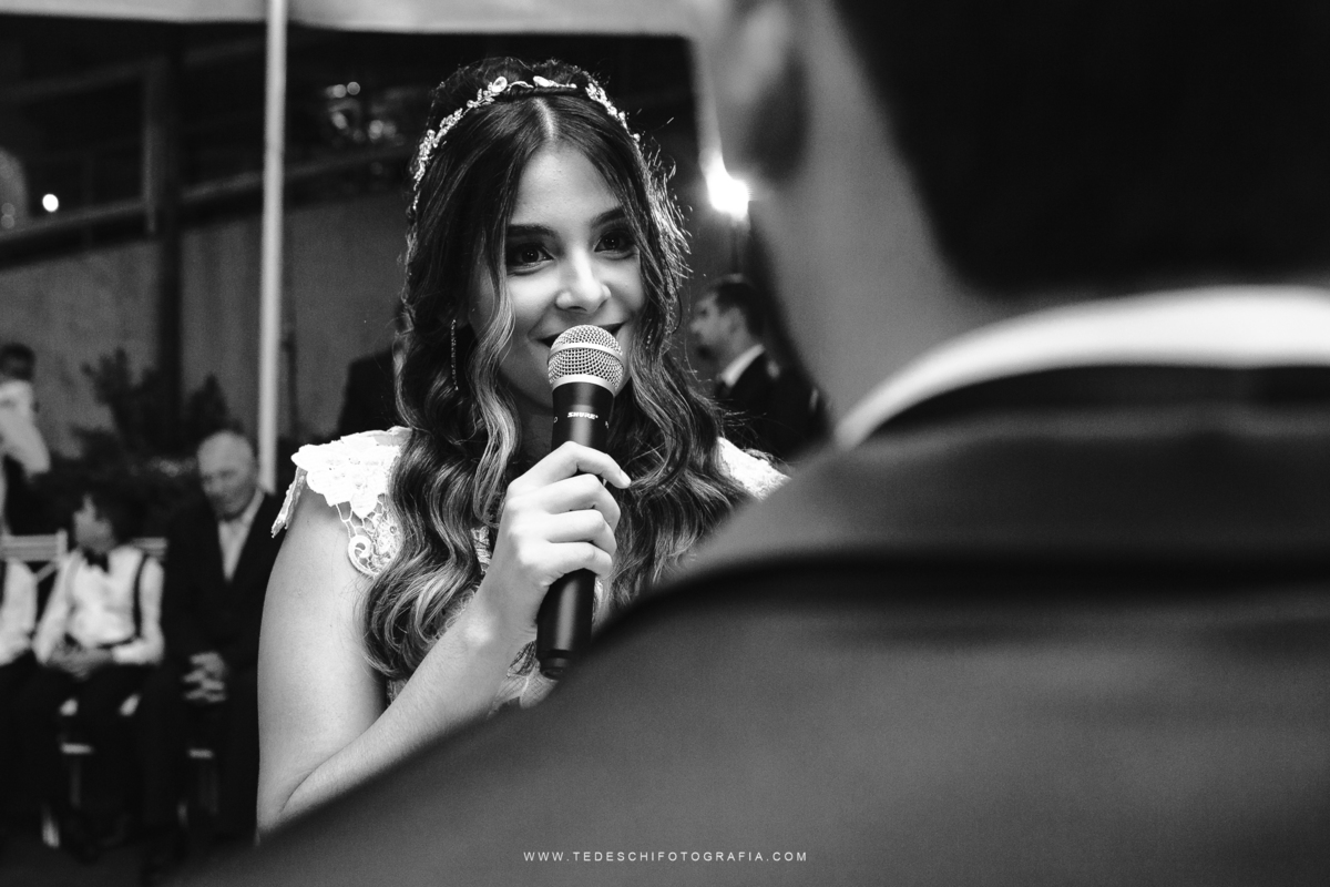 Vestido de noiva, decoração de casamento, making of de casamento, fotografia de casamento, casamento em mogi das cruzes, padrinhos e madrinhas, daminha, igrejas para casamento, emoção no casamento, penteado para noivas, look para casamento