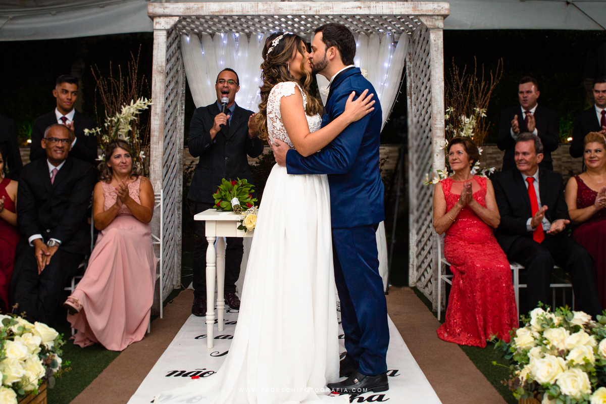 Vestido de noiva, decoração de casamento, making of de casamento, fotografia de casamento, casamento em mogi das cruzes, padrinhos e madrinhas, daminha, igrejas para casamento, emoção no casamento, penteado para noivas, look para casamento