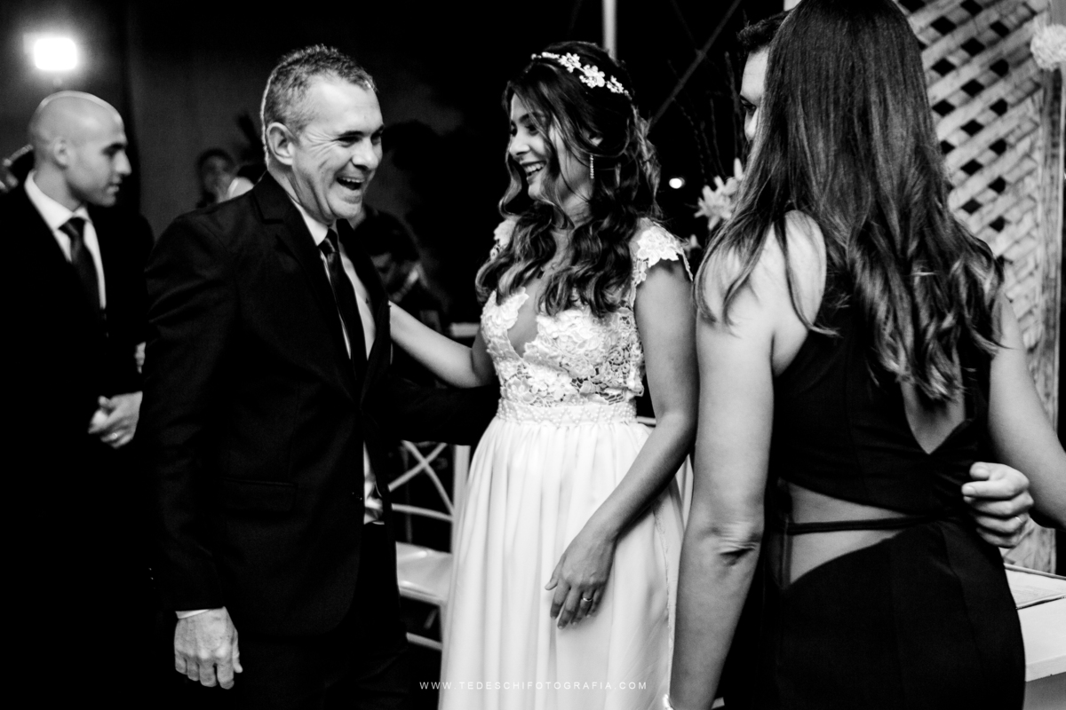 Vestido de noiva, decoração de casamento, making of de casamento, fotografia de casamento, casamento em mogi das cruzes, padrinhos e madrinhas, daminha, igrejas para casamento, emoção no casamento, penteado para noivas, look para casamento