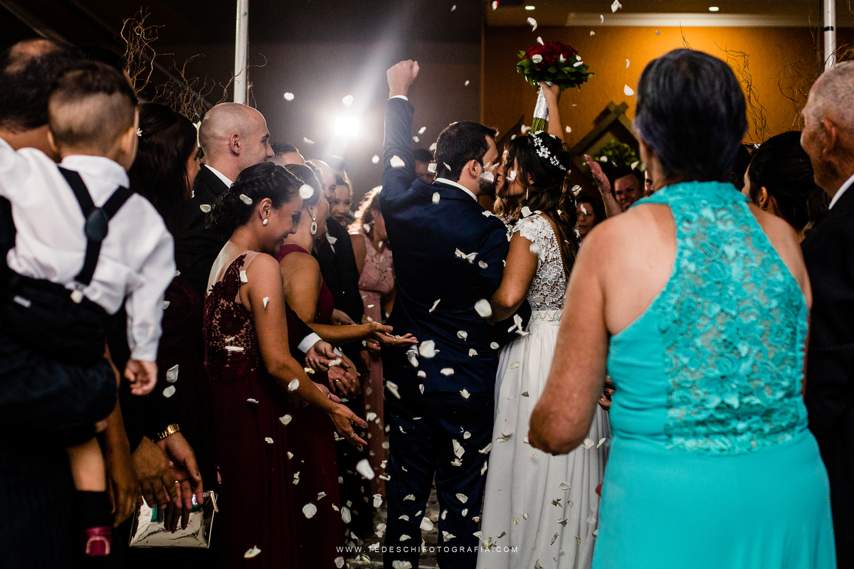 Vestido de noiva, decoração de casamento, making of de casamento, fotografia de casamento, casamento em mogi das cruzes, padrinhos e madrinhas, daminha, igrejas para casamento, emoção no casamento, penteado para noivas, look para casamento