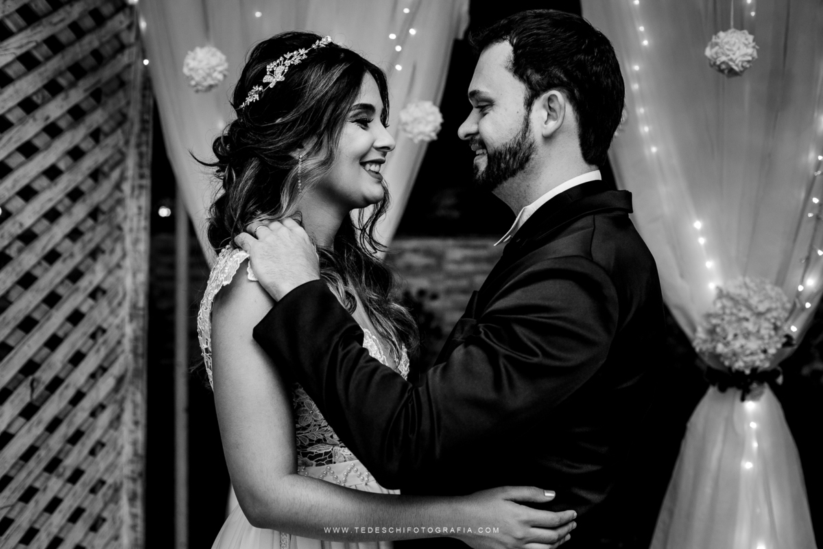 Vestido de noiva, decoração de casamento, making of de casamento, fotografia de casamento, casamento em mogi das cruzes, padrinhos e madrinhas, daminha, igrejas para casamento, emoção no casamento, penteado para noivas, look para casamento