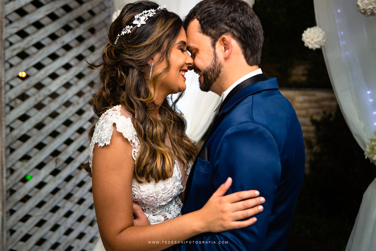 Vestido de noiva, decoração de casamento, making of de casamento, fotografia de casamento, casamento em mogi das cruzes, padrinhos e madrinhas, daminha, igrejas para casamento, emoção no casamento, penteado para noivas, look para casamento