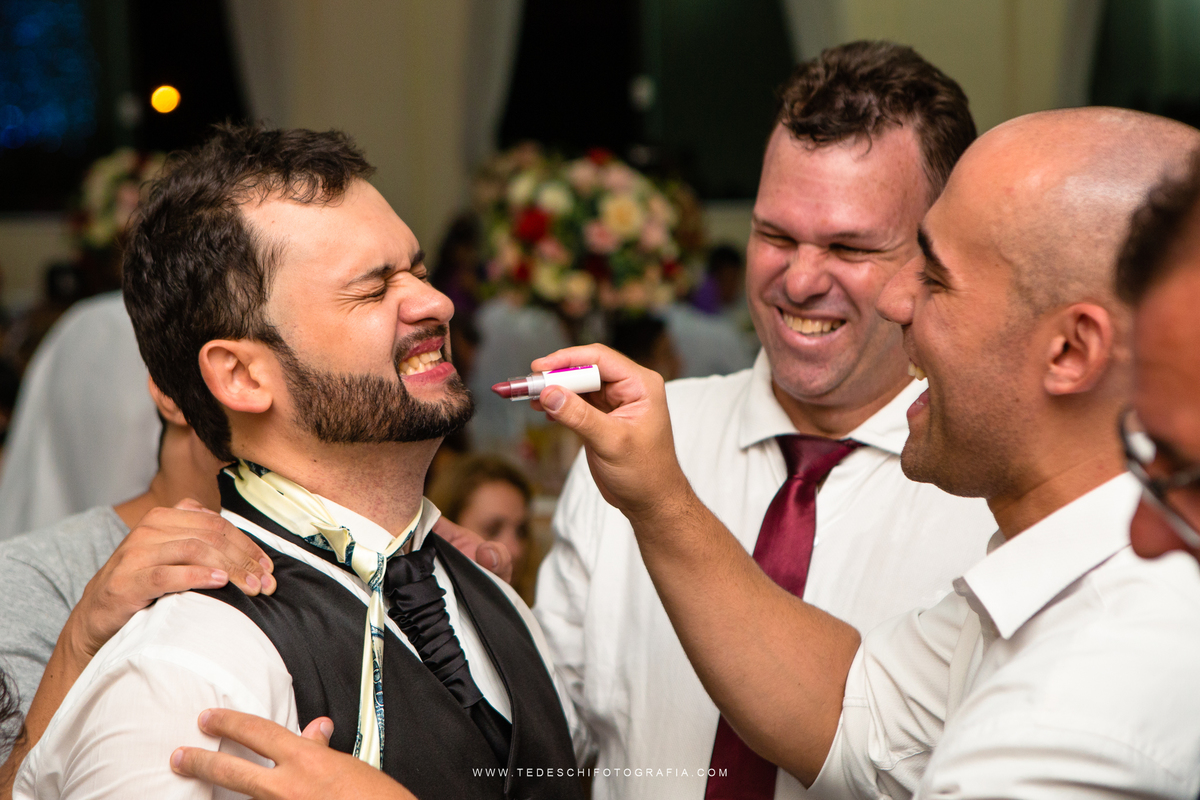 Vestido de noiva, decoração de casamento, making of de casamento, fotografia de casamento, casamento em mogi das cruzes, padrinhos e madrinhas, daminha, igrejas para casamento, emoção no casamento, penteado para noivas, look para casamento