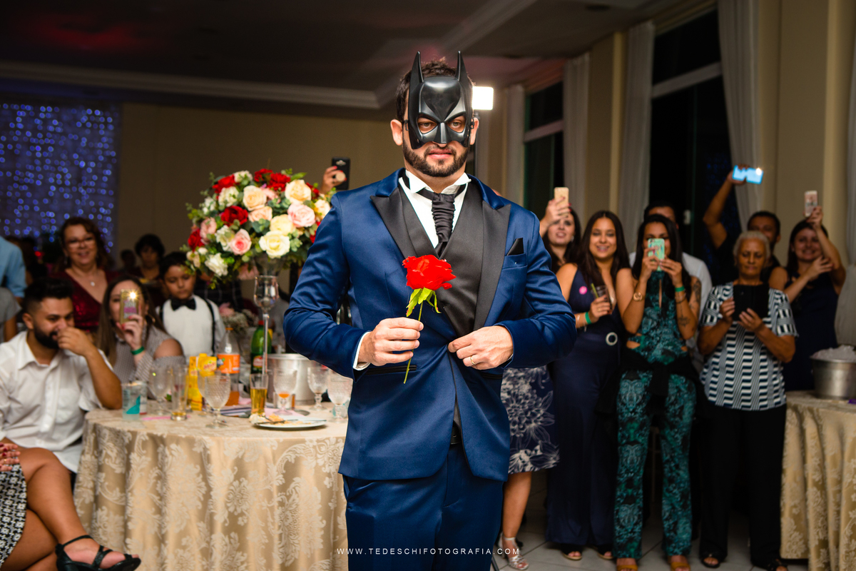 Vestido de noiva, decoração de casamento, making of de casamento, fotografia de casamento, casamento em mogi das cruzes, padrinhos e madrinhas, daminha, igrejas para casamento, emoção no casamento, penteado para noivas, look para casamento