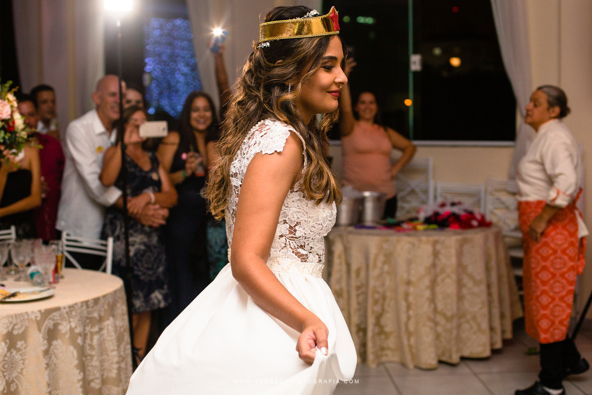 Vestido de noiva, decoração de casamento, making of de casamento, fotografia de casamento, casamento em mogi das cruzes, padrinhos e madrinhas, daminha, igrejas para casamento, emoção no casamento, penteado para noivas, look para casamento