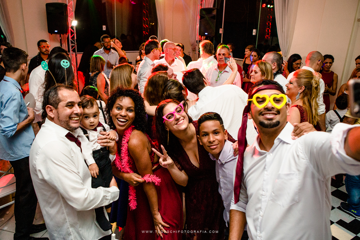 Vestido de noiva, decoração de casamento, making of de casamento, fotografia de casamento, casamento em mogi das cruzes, padrinhos e madrinhas, daminha, igrejas para casamento, emoção no casamento, penteado para noivas, look para casamento