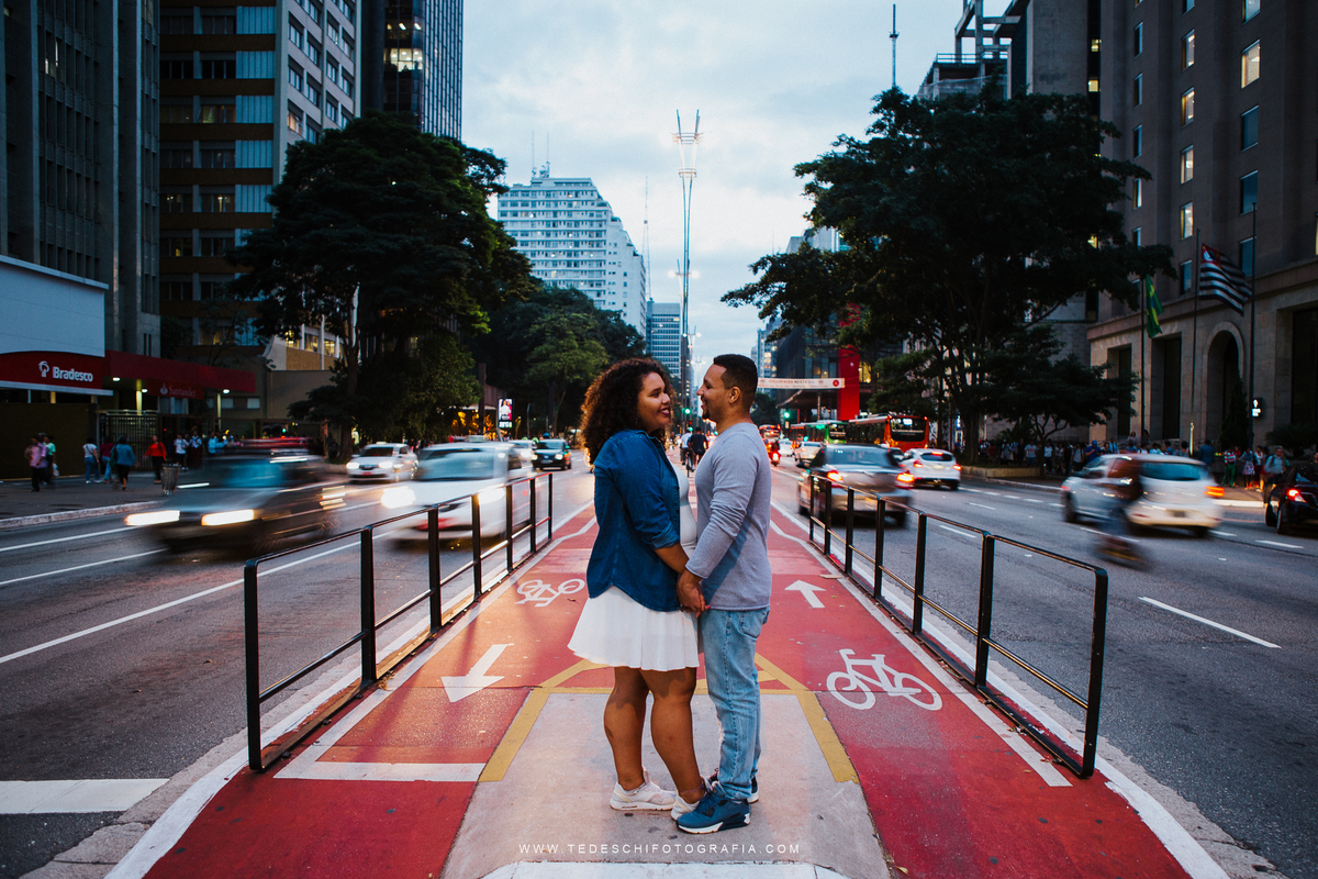 Ensaio pre casamento, avenida paulista, são paulo, mogi das cruzes, fotografia em mogi, ensaio de casal, fotos na paulista, espontanea, decoração de casamento, vestido de noiva, terno de noivo, madrinhas de casamento, padrinhos de casamento 