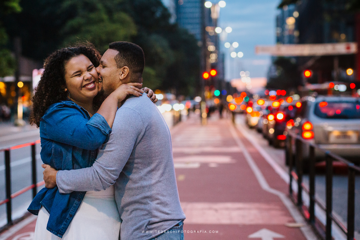 Ensaio pre casamento, avenida paulista, são paulo, mogi das cruzes, fotografia em mogi, ensaio de casal, fotos na paulista, espontanea, decoração de casamento, vestido de noiva, terno de noivo, madrinhas de casamento, padrinhos de casamento 