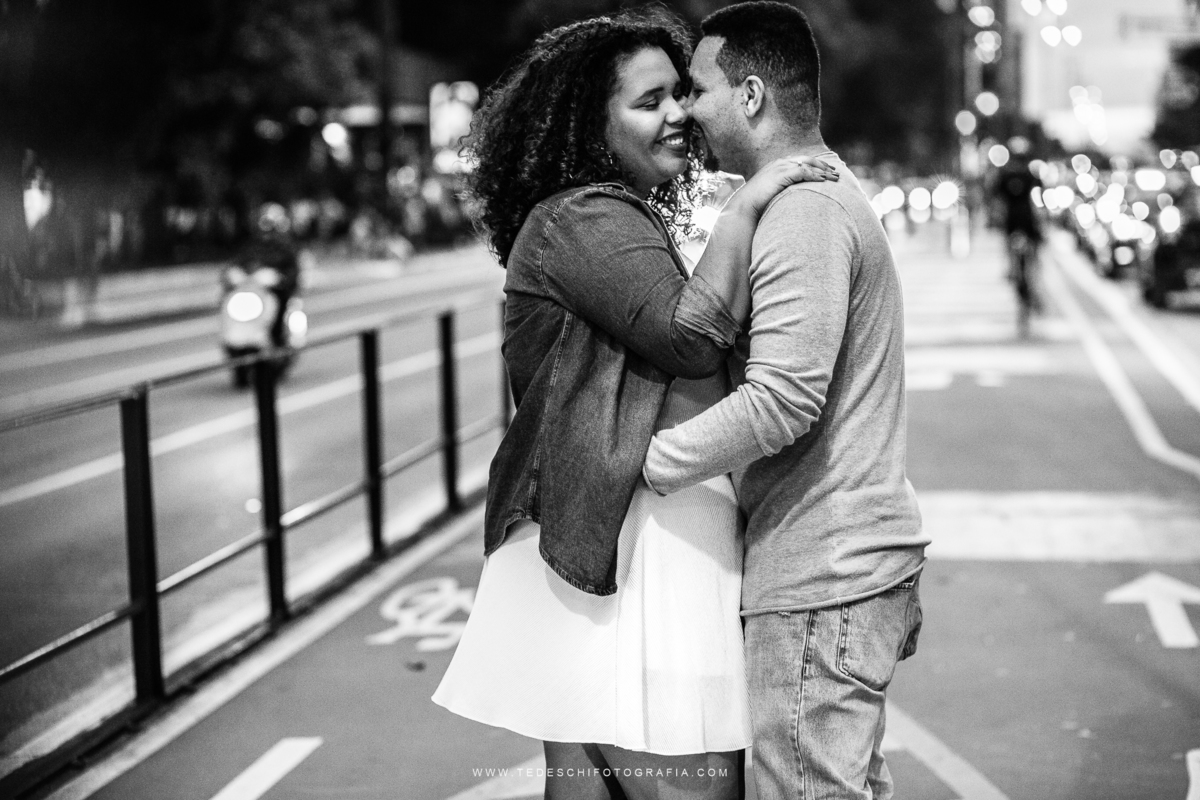 Ensaio pre casamento, avenida paulista, são paulo, mogi das cruzes, fotografia em mogi, ensaio de casal, fotos na paulista, espontanea, decoração de casamento, vestido de noiva, terno de noivo, madrinhas de casamento, padrinhos de casamento 