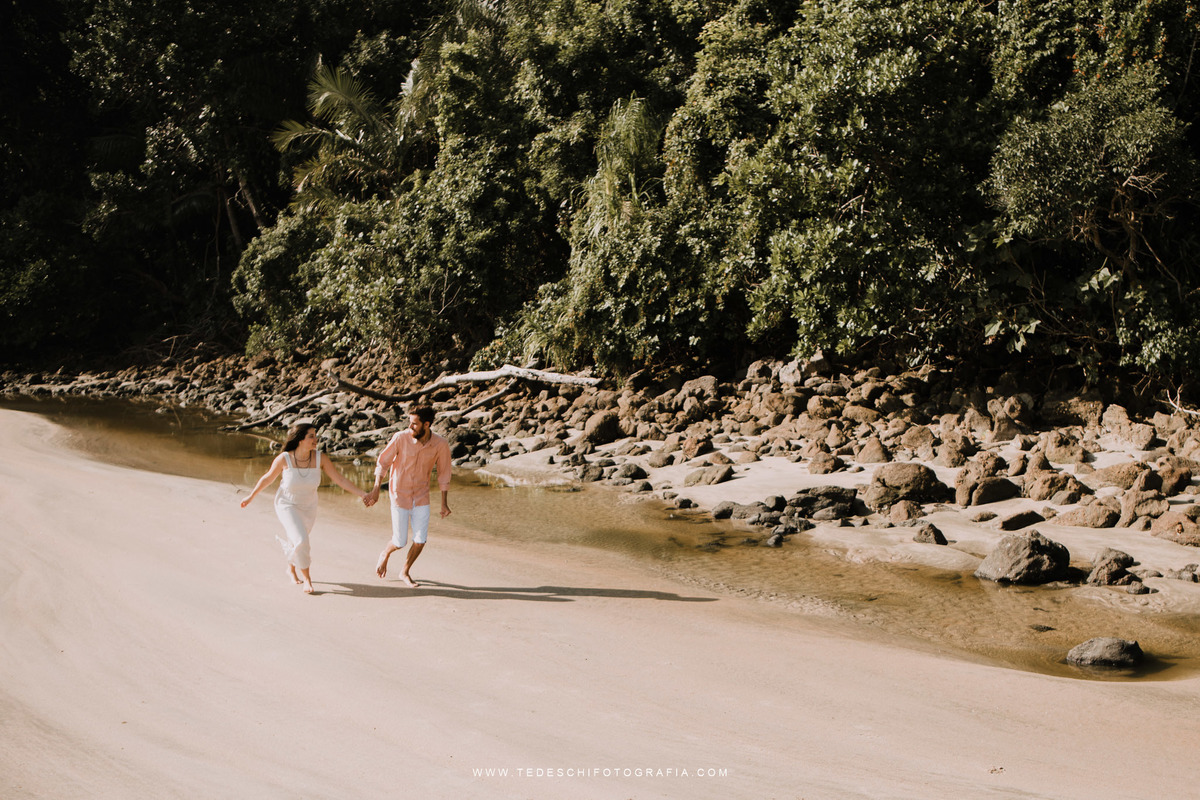 nascer do sol, praia, fotografia de casal, ensaio na praia, vestido de noiva, vestido de madrinha, maquiagem para casamento, mogi das cruzes, sitio his, dj renam mathias, dj rodrigo dantas, be boutique eventos, pinterest, como fazer fotos na praia