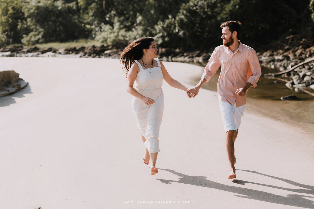 nascer do sol, praia, fotografia de casal, ensaio na praia, vestido de noiva, vestido de madrinha, maquiagem para casamento, mogi das cruzes, sitio his, dj renam mathias, dj rodrigo dantas, be boutique eventos, pinterest, como fazer fotos na praia