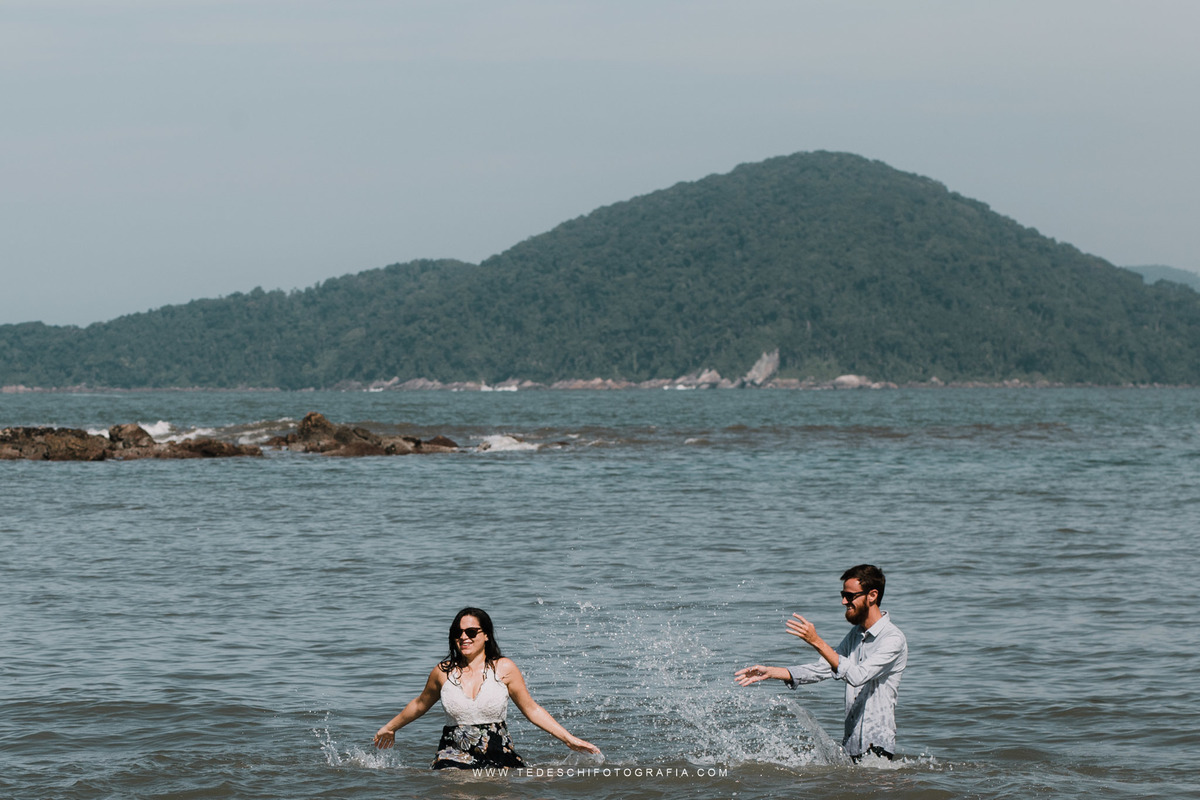nascer do sol, praia, fotografia de casal, ensaio na praia, vestido de noiva, vestido de madrinha, maquiagem para casamento, mogi das cruzes, sitio his, dj renam mathias, dj rodrigo dantas, be boutique eventos, pinterest, como fazer fotos na praia