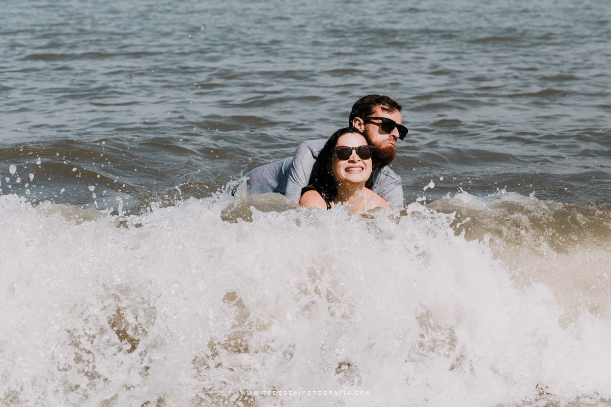 nascer do sol, praia, fotografia de casal, ensaio na praia, vestido de noiva, vestido de madrinha, maquiagem para casamento, mogi das cruzes, sitio his, dj renam mathias, dj rodrigo dantas, be boutique eventos, pinterest, como fazer fotos na praia