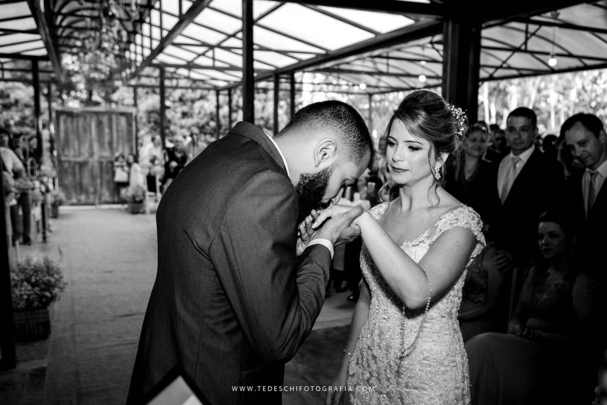 Casamento, fotografia de casamento, mogi das cruzes, sitio nha chica, maquiagem de noiva, noivas em ação, barbearia ipiranga, decoração de casamento, vestido de noiva, maquiagem de noiva, making of da noiva, making of do noivo
