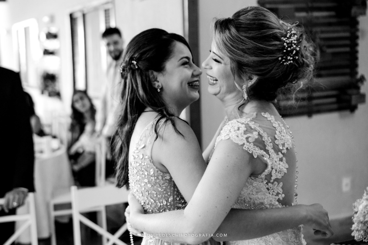Casamento, fotografia de casamento, mogi das cruzes, sitio nha chica, maquiagem de noiva, noivas em ação, barbearia ipiranga, decoração de casamento, vestido de noiva, maquiagem de noiva, making of da noiva, making of do noivo