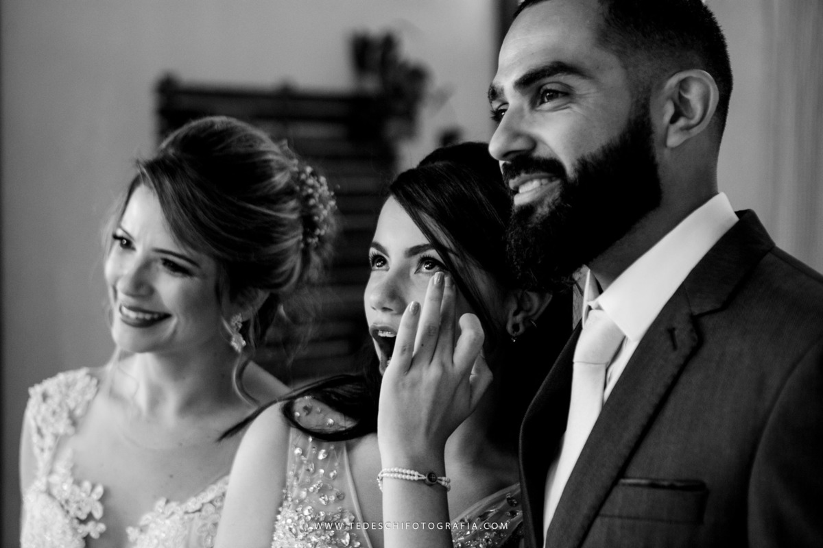Casamento, fotografia de casamento, mogi das cruzes, sitio nha chica, maquiagem de noiva, noivas em ação, barbearia ipiranga, decoração de casamento, vestido de noiva, maquiagem de noiva, making of da noiva, making of do noivo