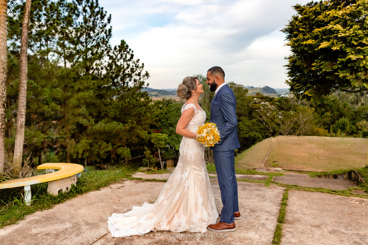 Casamento, fotografia de casamento, mogi das cruzes, sitio nha chica, maquiagem de noiva, noivas em ação, barbearia ipiranga, decoração de casamento, vestido de noiva, maquiagem de noiva, making of da noiva, making of do noivo
