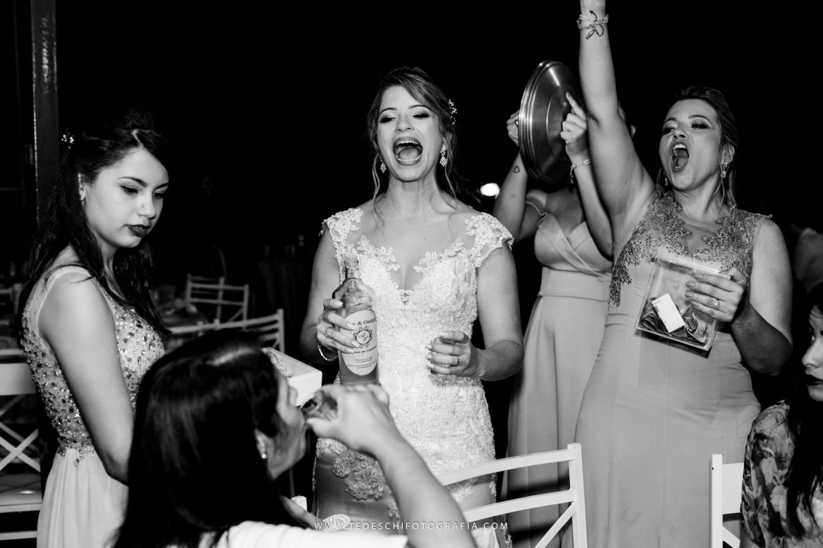 Casamento, fotografia de casamento, mogi das cruzes, sitio nha chica, maquiagem de noiva, noivas em ação, barbearia ipiranga, decoração de casamento, vestido de noiva, maquiagem de noiva, making of da noiva, making of do noivo