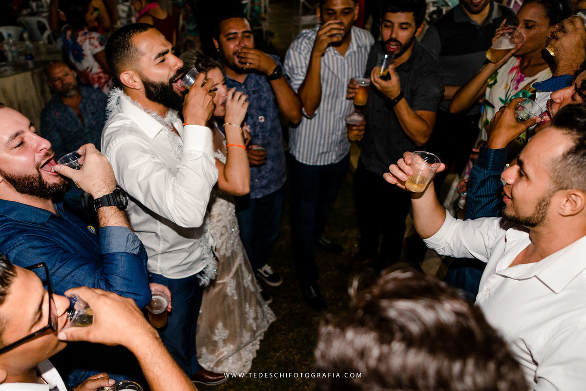 Casamento, fotografia de casamento, mogi das cruzes, sitio nha chica, maquiagem de noiva, noivas em ação, barbearia ipiranga, decoração de casamento, vestido de noiva, maquiagem de noiva, making of da noiva, making of do noivo