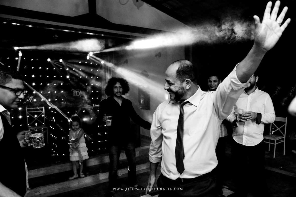 Casamento, fotografia de casamento, mogi das cruzes, sitio nha chica, maquiagem de noiva, noivas em ação, barbearia ipiranga, decoração de casamento, vestido de noiva, maquiagem de noiva, making of da noiva, making of do noivo