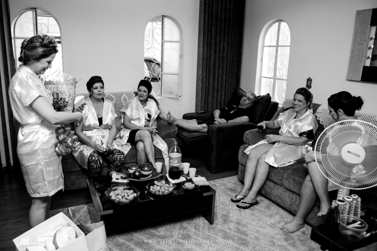 Casamento, fotografia de casamento, mogi das cruzes, sitio nha chica, maquiagem de noiva, noivas em ação, barbearia ipiranga, decoração de casamento, vestido de noiva, maquiagem de noiva, making of da noiva, making of do noivo