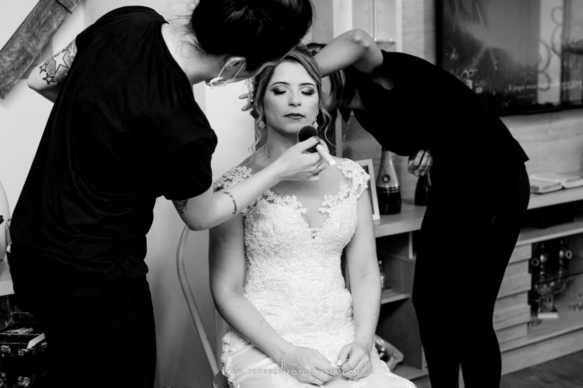 Casamento, fotografia de casamento, mogi das cruzes, sitio nha chica, maquiagem de noiva, noivas em ação, barbearia ipiranga, decoração de casamento, vestido de noiva, maquiagem de noiva, making of da noiva, making of do noivo