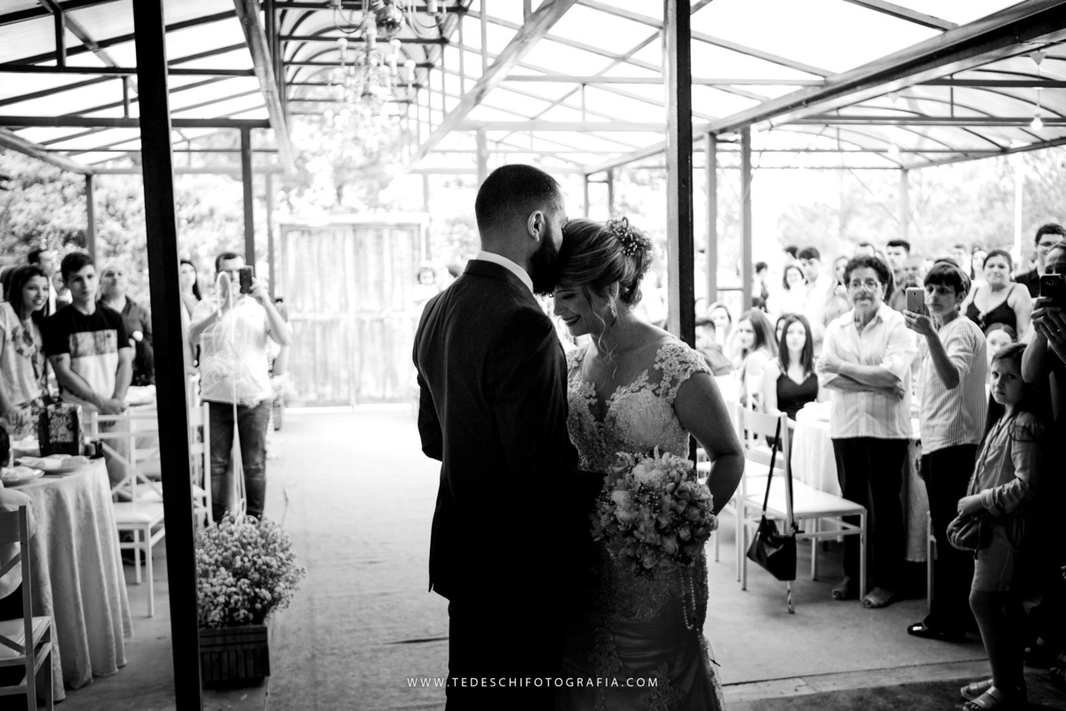 Casamento, fotografia de casamento, mogi das cruzes, sitio nha chica, maquiagem de noiva, noivas em ação, barbearia ipiranga, decoração de casamento, vestido de noiva, maquiagem de noiva, making of da noiva, making of do noivo