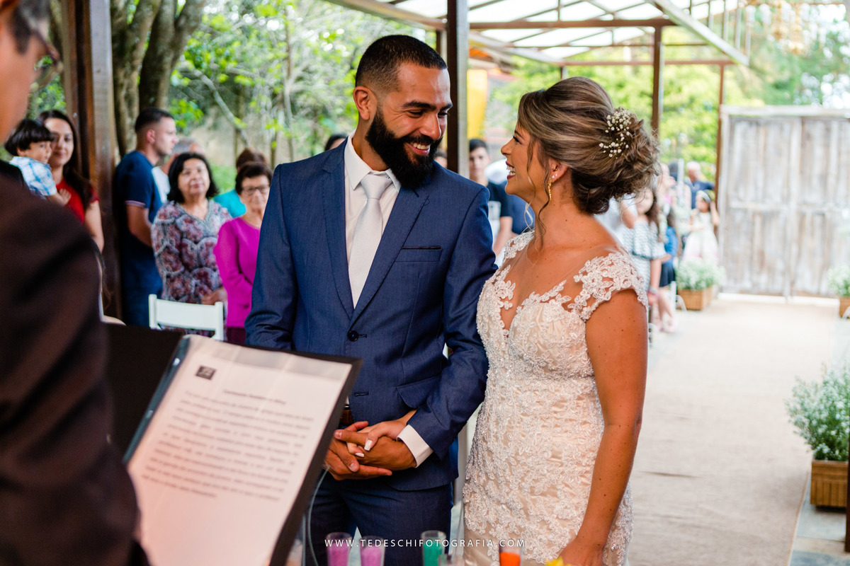 Casamento, fotografia de casamento, mogi das cruzes, sitio nha chica, maquiagem de noiva, noivas em ação, barbearia ipiranga, decoração de casamento, vestido de noiva, maquiagem de noiva, making of da noiva, making of do noivo