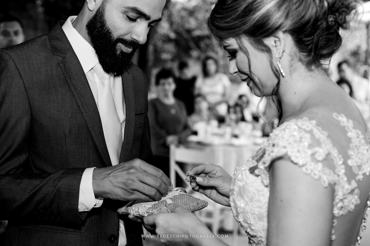 Casamento, fotografia de casamento, mogi das cruzes, sitio nha chica, maquiagem de noiva, noivas em ação, barbearia ipiranga, decoração de casamento, vestido de noiva, maquiagem de noiva, making of da noiva, making of do noivo