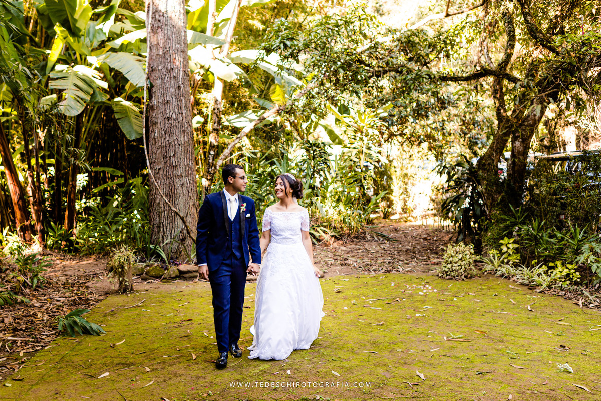 Mairiporã, São Paulo, casamento no campo, Espaço canto das águas, trinity orquestra sinfonica, vestido de noiva, casamento de noiva, buffet para casamentos, matheus maquiador, maquiagem de casamento, aliança, terno de noivo