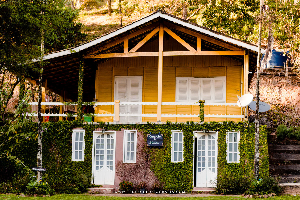 Mairiporã, São Paulo, casamento no campo, Espaço canto das águas, trinity orquestra sinfonica, vestido de noiva, casamento de noiva, buffet para casamentos, matheus maquiador, maquiagem de casamento, aliança, terno de noivo