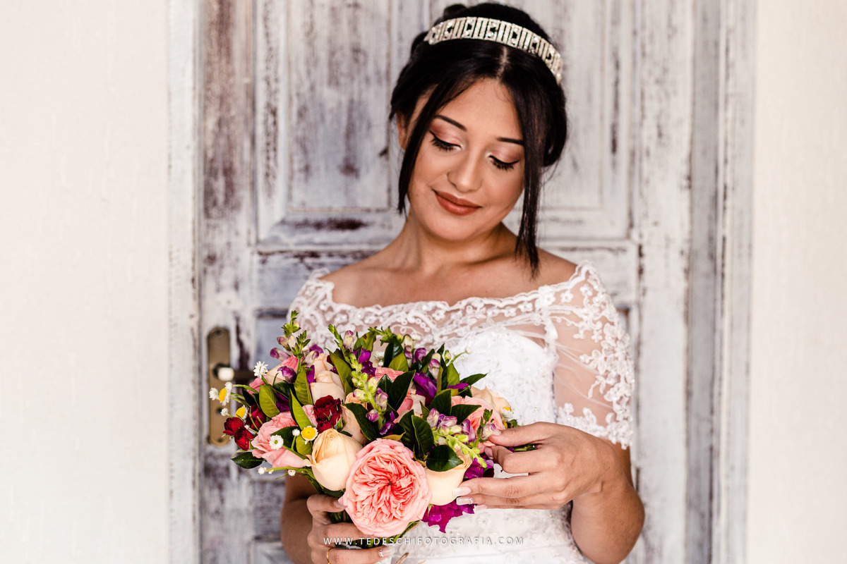 Mairiporã, São Paulo, casamento no campo, Espaço canto das águas, trinity orquestra sinfonica, vestido de noiva, casamento de noiva, buffet para casamentos, matheus maMairiporã, São Paulo, casamento quiador, maquiagem de casamento, aliança, terno de noivo