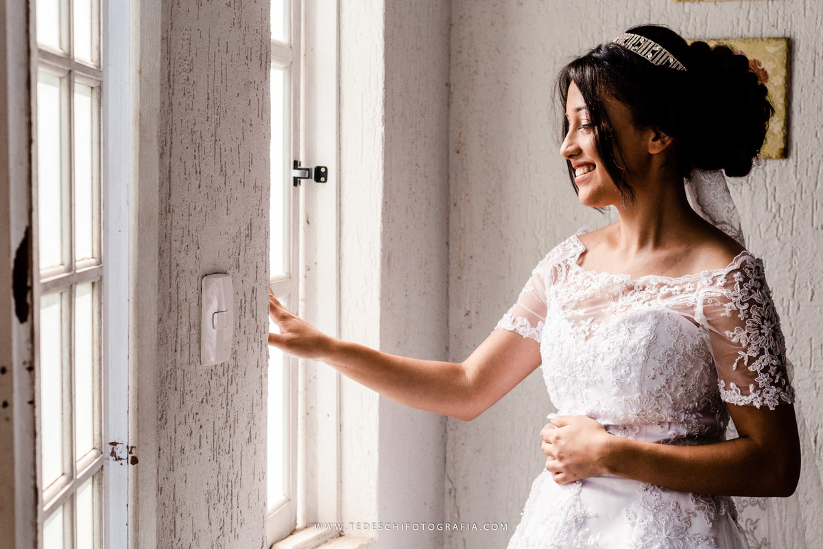 Mairiporã, São Paulo, casamento no campo, Espaço canto das águas, trinity orquestra sinfonica, vestido de noiva, casamento de noiva, buffet para casamentos, matheus maquiador, maquiagem de casamento, aliança, terno de noivo