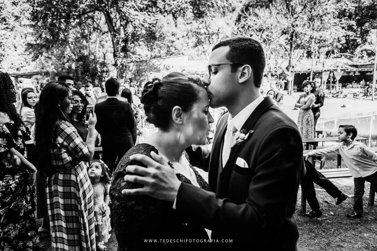 Mairiporã, São Paulo, casamento no campo, Espaço canto das águas, trinity orquestra sinfonica, vestido de noiva, casamento de noiva, buffet para casamentos, matheus maquiador, maquiagem de casamento, aliança, terno de noivo