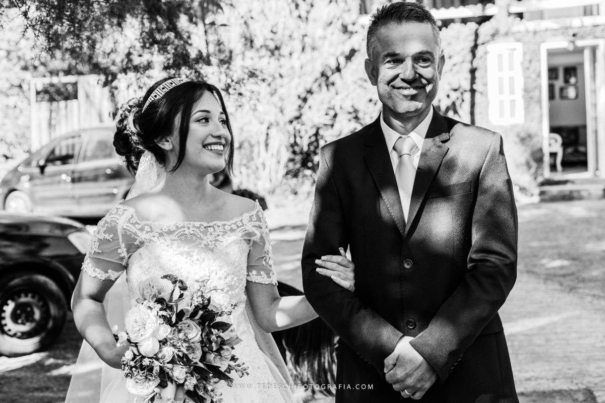 Mairiporã, São Paulo, casamento no campo, Espaço canto das águas, trinity orquestra sinfonica, vestido de noiva, casamento de noiva, buffet para casamentos, matheus maquiador, maquiagem de casamento, aliança, terno de noivo